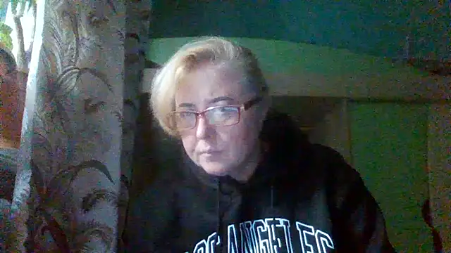 Snapshot of Tati_0808 chatting on November 15, 1:51 pm Tati 0808 online show from November 15, 1:51 pm