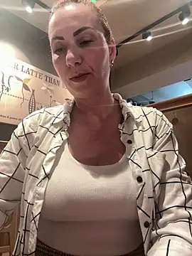 Snapshot of pervimilf chatting on April 27, 10:02 am pervimilf online show from April 27, 10:02 am