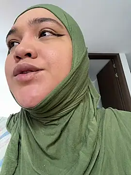 Snapshot of sweetmuslim01 chatting on February 1, 4:38 pm sweetmuslim01 online show from February 1, 4:38 pm