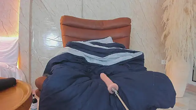 Snapshot of Brenda-Rosse chatting on February 12, 5:13 am Brenda-Rosse online show from February 12, 5:13 am