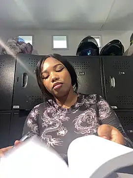 BrendaFernandez  online show from May 27, 8:50 pm