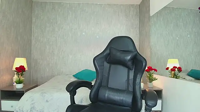 MeganDiamont FG online show from April 14, 7:31 pm