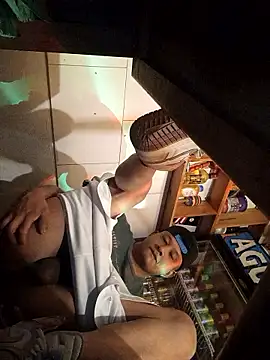 themorenofit08 online show from November 12, 1:28 am