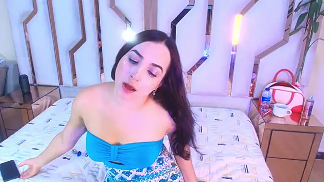 Snapshot of morrigan_luxus2 chatting on May 27, 1:30 pm morrigan luxus2 online show from May 27, 1:30 pm