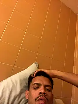 Snapshot of Zactubg chatting on November 8, 6:51 pm Zactubg online show from November 8, 6:51 pm