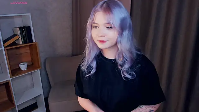 DonnetteShaban online show from November 8, 1:22 pm