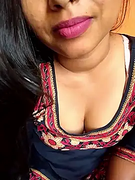 Snapshot of Sexy_Divya__ chatting on May 6, 1:14 am Sexy Divya online show from May 6, 1:14 am