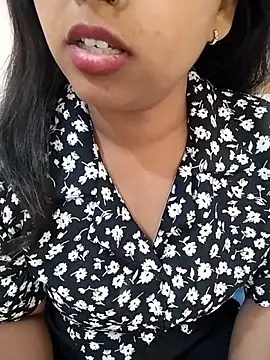 Snapshot of Sexy_Divya__ chatting on May 9, 6:18 am Sexy Divya online show from May 9, 6:18 am