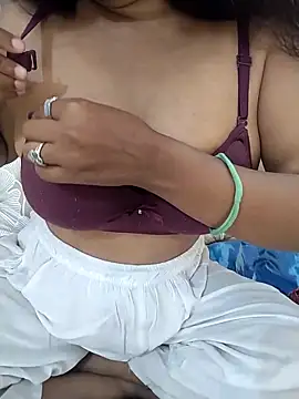 Snapshot of Sexy_Divya__ chatting on May 10, 6:29 am Sexy Divya online show from May 10, 6:29 am