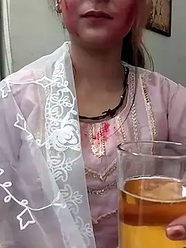 Snapshot of black_and_white_choco chatting on March 4, 7:58 am black and white choco online show from March 4, 7:58 am