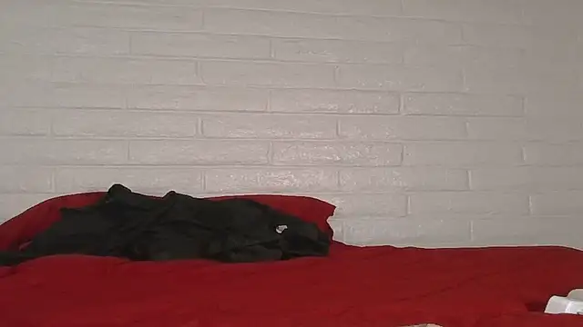 nikkibae33 online show from March 7, 10:40 pm