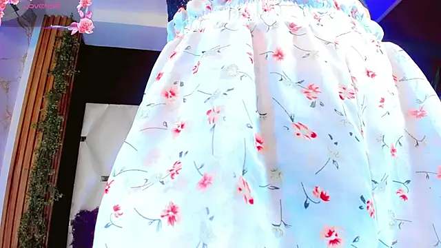 AnnaRouseQueen online show from April 7, 10:31 pm