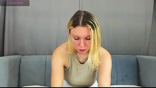 Monisees online show from November 14, 1:15 am