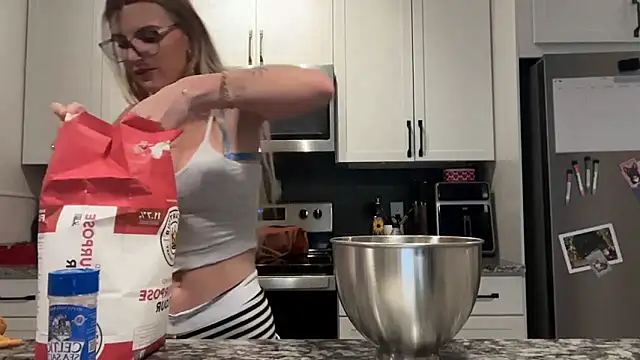 Snapshot of RosieCheeks_ chatting on February 23, 5:43 pm RosieCheeks online show from February 23, 5:43 pm