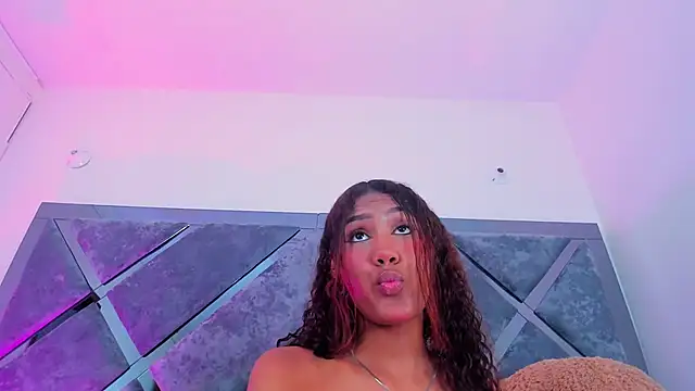 Snapshot of luciagray1 chatting on November 16, 11:43 pm luciagray1 online show from November 16, 11:43 pm