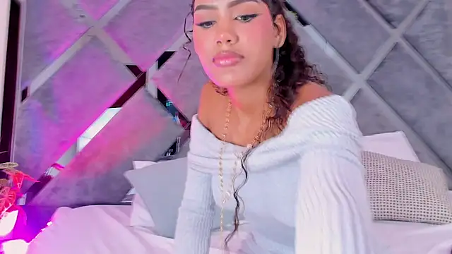 Snapshot of luciagray1 chatting on December 20, 11:56 pm luciagray1 online show from December 20, 11:56 pm