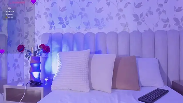 luciagray1 online show from July 6, 9:39 pm