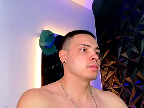 Snapshot of Maxwell_Dupont chatting on November 14, 8:40 pm Maxwell Dupont online show from November 14, 8:40 pm