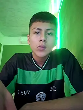 Snapshot of stebeen_smithh chatting on June 7, 1:32 am stebeen smithh online show from June 7, 1:32 am