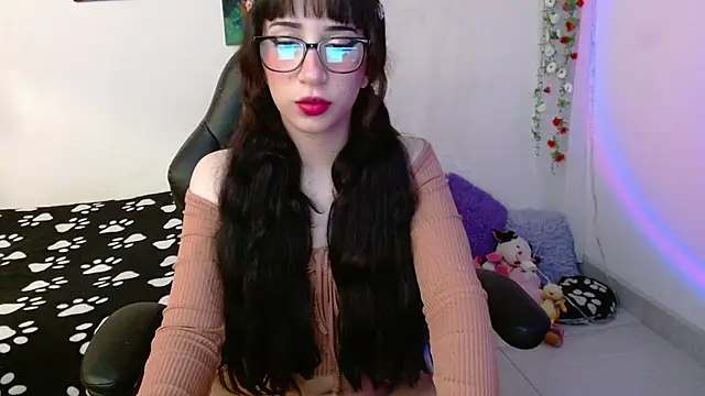 Snapshot of violetasweettt chatting on November 8, 2:01 am violetasweettt online show from November 8, 2:01 am