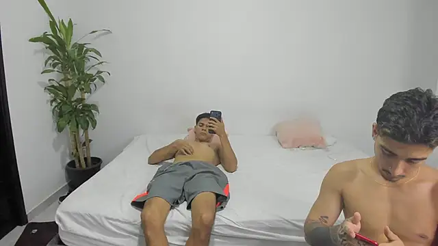 Snapshot of shark_boy28 chatting on November 15, 3:59 am shark boy28 online show from November 15, 3:59 am