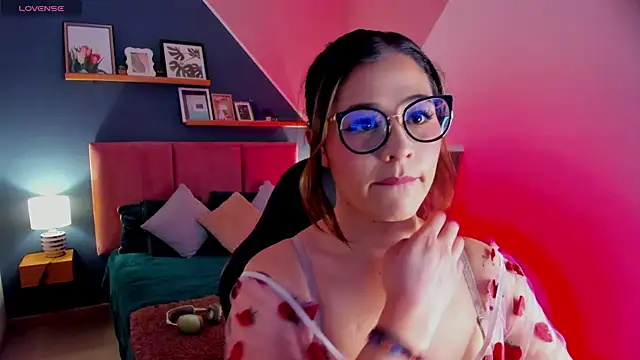 Dakhota Rouge online show from April 4, 1:30 pm