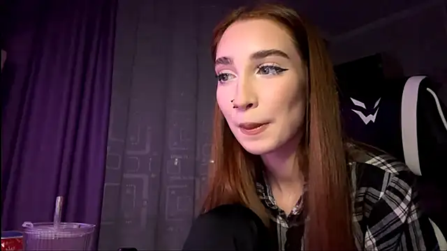 HollyPaw online show from November 17, 6:35 pm