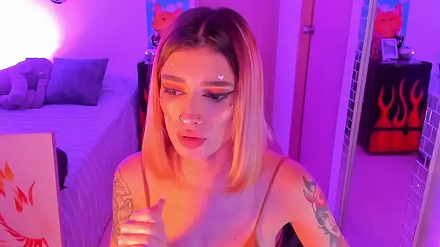 Snapshot of rotwallace chatting on February 21, 12:33 am rotwallace online show from February 21, 12:33 am