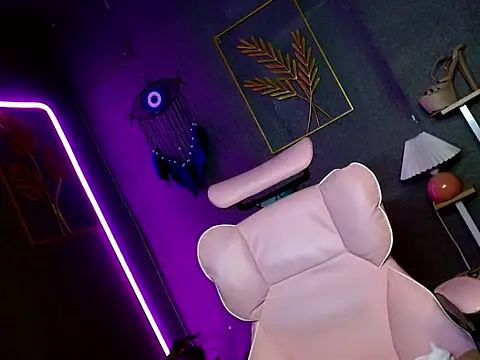 Snapshot of slutty_lauraxxx chatting on February 11, 9:58 am slutty lauraxxx online show from February 11, 9:58 am