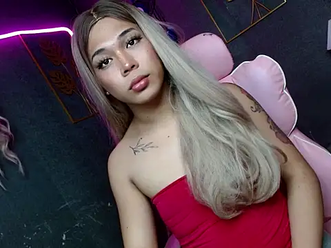 Snapshot of slutty_lauraxxx chatting on February 22, 1:42 pm slutty lauraxxx online show from February 22, 1:42 pm