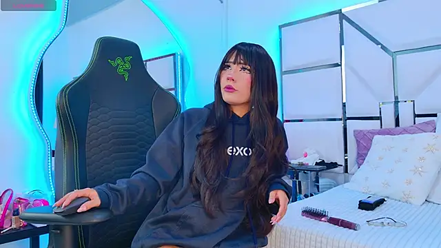 Snapshot of BunnySexyy18 chatting on January 31, 8:18 pm BunnySexyy18 online show from January 31, 8:18 pm