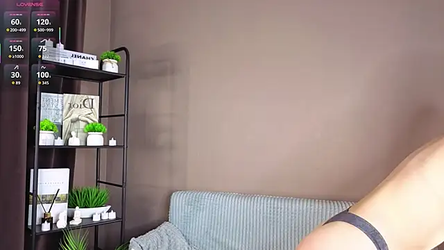 EmilyVale online show from April 5, 3:09 pm