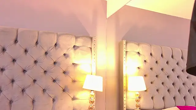 Snapshot of EllaEvanz chatting on February 5, 8:57 pm EllaEvanz online show from February 5, 8:57 pm