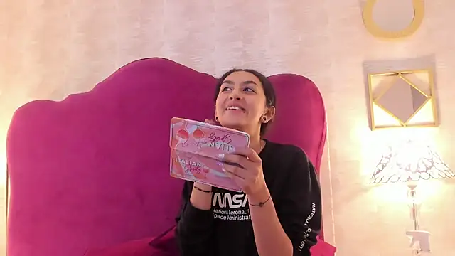 Snapshot of EllaEvanz chatting on February 28, 2:40 pm EllaEvanz online show from February 28, 2:40 pm