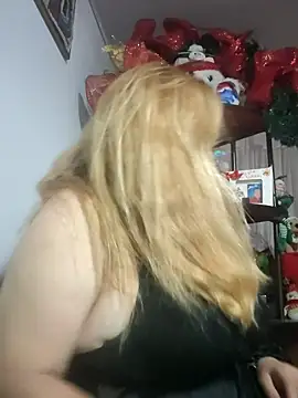 Snapshot of karlaanqui1 chatting on December 13, 10:59 pm karlaanqui1 online show from December 13, 10:59 pm