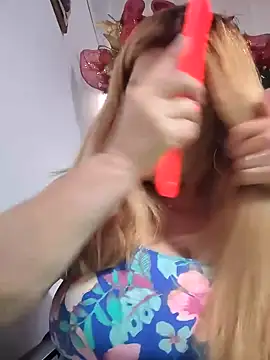 Snapshot of karlaanqui1 chatting on December 17, 10:38 pm karlaanqui1 online show from December 17, 10:38 pm