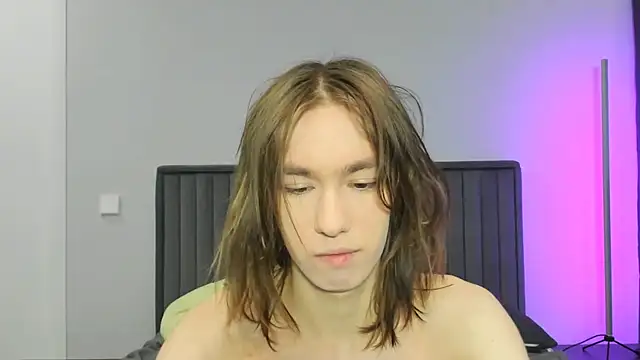 kr1sfemboy online show from January 16, 8:13 pm