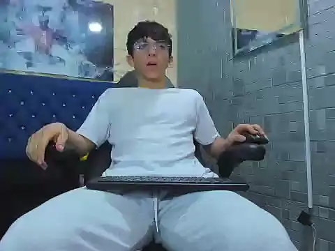 ElanGiraldo online show from March 27, 11:26 pm