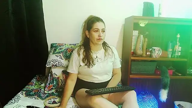 dayan hanks online show from April 12, 11:10 pm