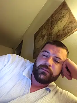 Snapshot of tomluckies chatting on November 9, 5:06 am tomluckies online show from November 9, 5:06 am