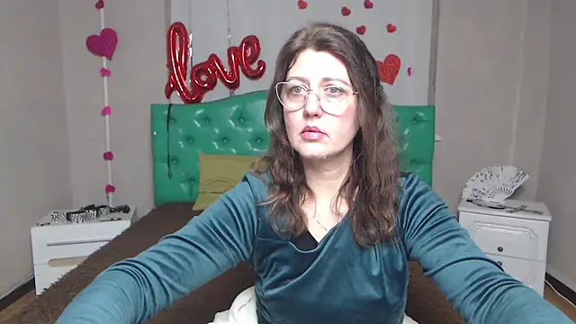 RoseHille online show from February 19, 6:04 pm