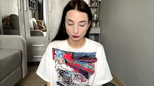 Snapshot of MoriahLinder chatting on November 10, 4:33 am MoriahLinder online show from November 10, 4:33 am