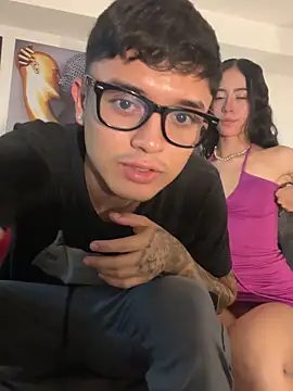 Snapshot of SAMANTHA_AND_PETER chatting on December 1, 5:56 am SAMANTHA AND PETER online show from December 1, 5:56 am