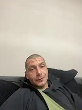 Snapshot of Kinkycouple142 chatting on February 19, 11:01 pm Kinkycouple142 online show from February 19, 11:01 pm