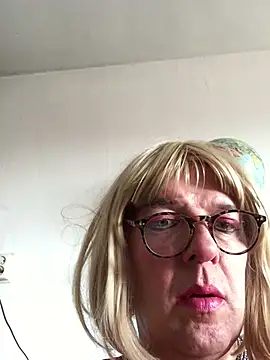 simone xdressing online show from March 2, 2:00 pm