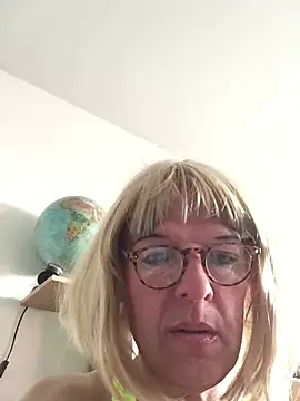 simone xdressing online show from March 22, 3:37 pm