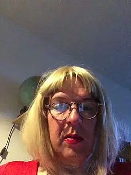 simone xdressing online show from April 15, 6:26 pm