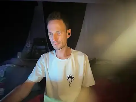 Hotcrazy235 online show from November 26, 12:44 am