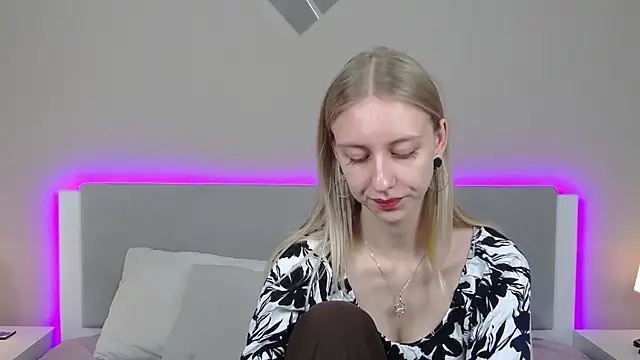 RachaelCute online show from May 16, 11:20 am