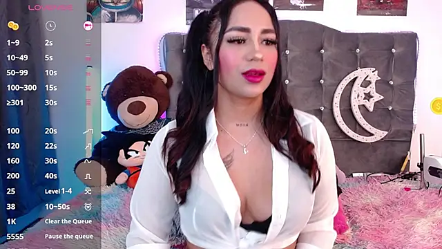 lunabritton1 online show from May 6, 3:57 am